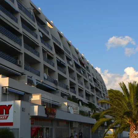 Lora Apartman *