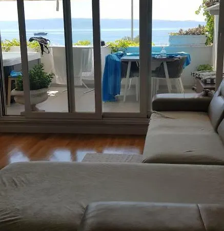 Apartman Lora *